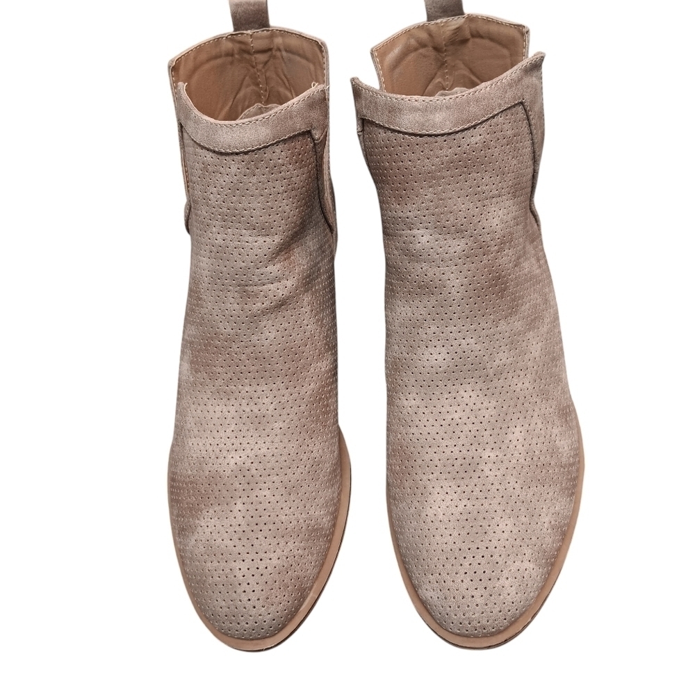Mark and Maddux Pointy-toe Women's Low Heel Booties in taupe